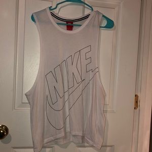 ✨2 FOR $30✨ NIKE size M muscle tee